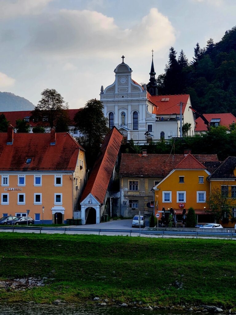 A covered foot bridge goes up St Nicholas Hill to the school and the remains of the church and citadel on the top of the ridge above.